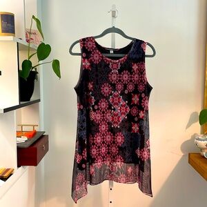 Clotheshead tunic/ 2 layers, asymmetrical side hem, abstract design, Sz L, LOVE!